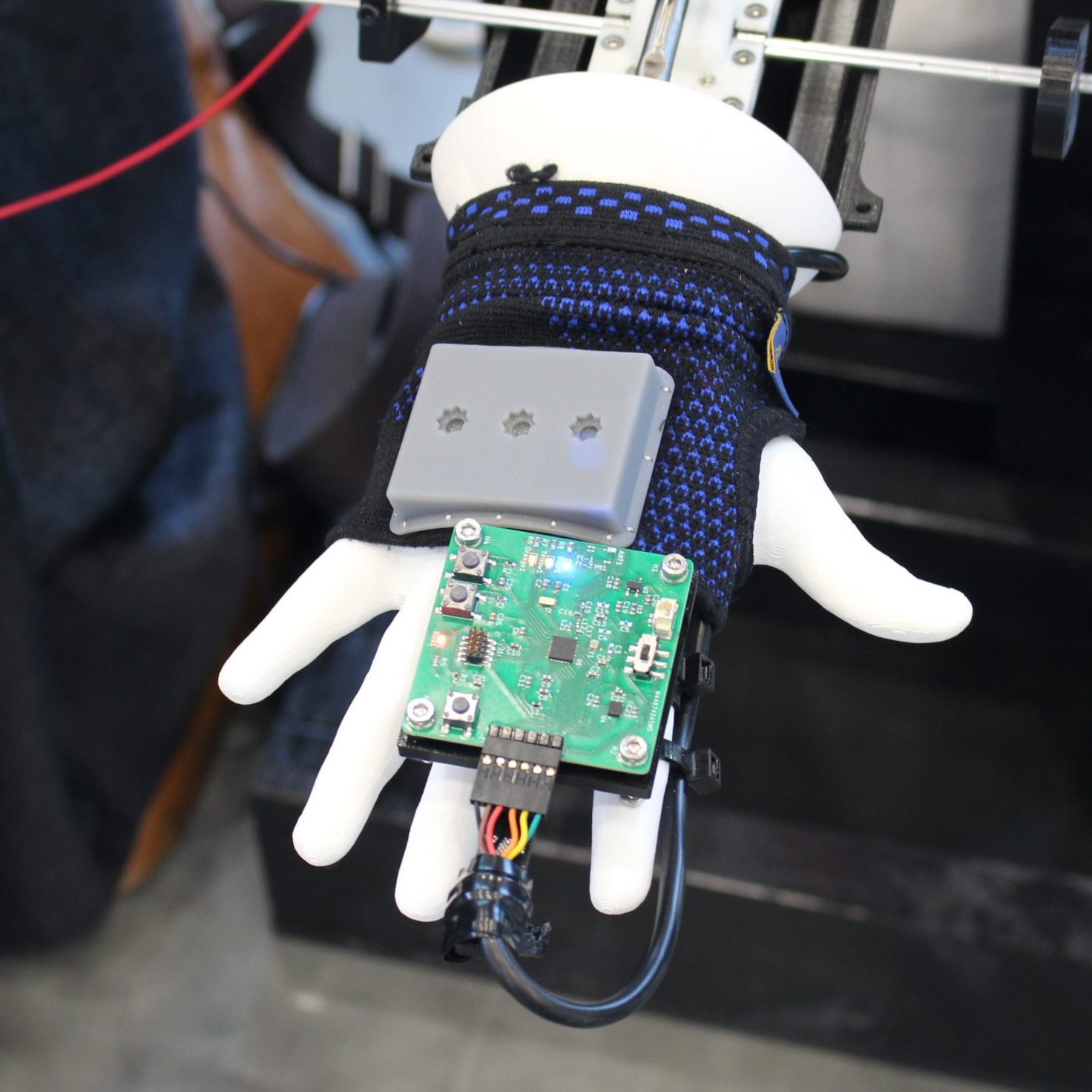 hand tremor apparatus