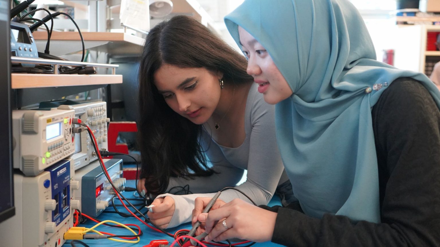 Engineering students in the computer engineering lab at UBC Okanagan
